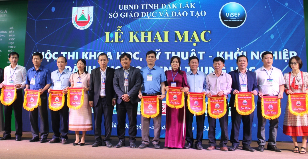 Trao 129 giải tại Cuộc thi Khoa học, Kỹ thuật - Khởi nghiệp dành cho học sinh trung học năm học 2023-2024